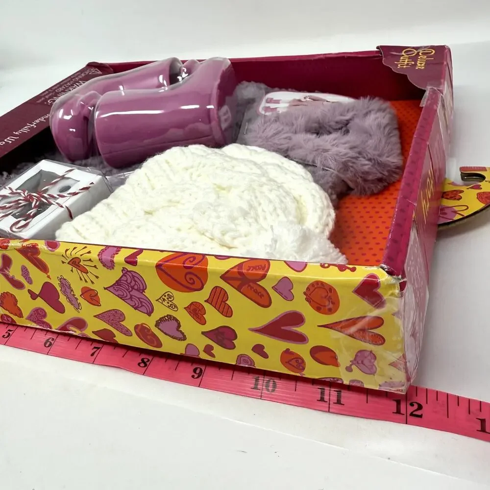 Our Generation Wonderfully Warm Fashion Outfit & Treat Box Dolls New Toy Clothes